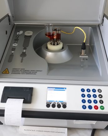 Aparat determinare tan delta si epsilon