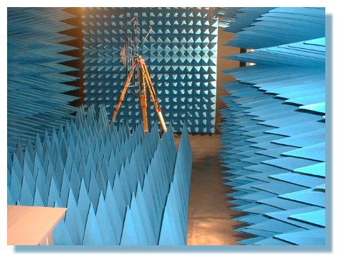 Camera semi-anechoica SAC cu antena si absorbanti albastri