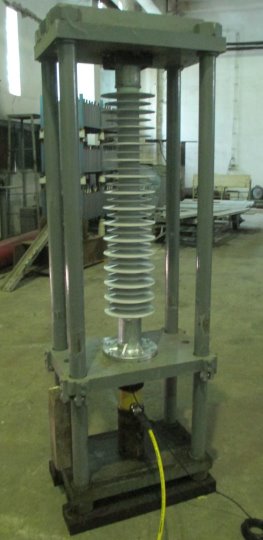 Masina compresiune detaliu izolator