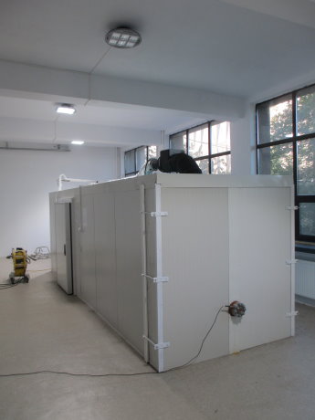 Izolator lung in interiorul camerei